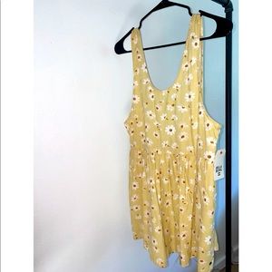 🌼🌼NWT Billabong yellow floral playsuit🌼🌼